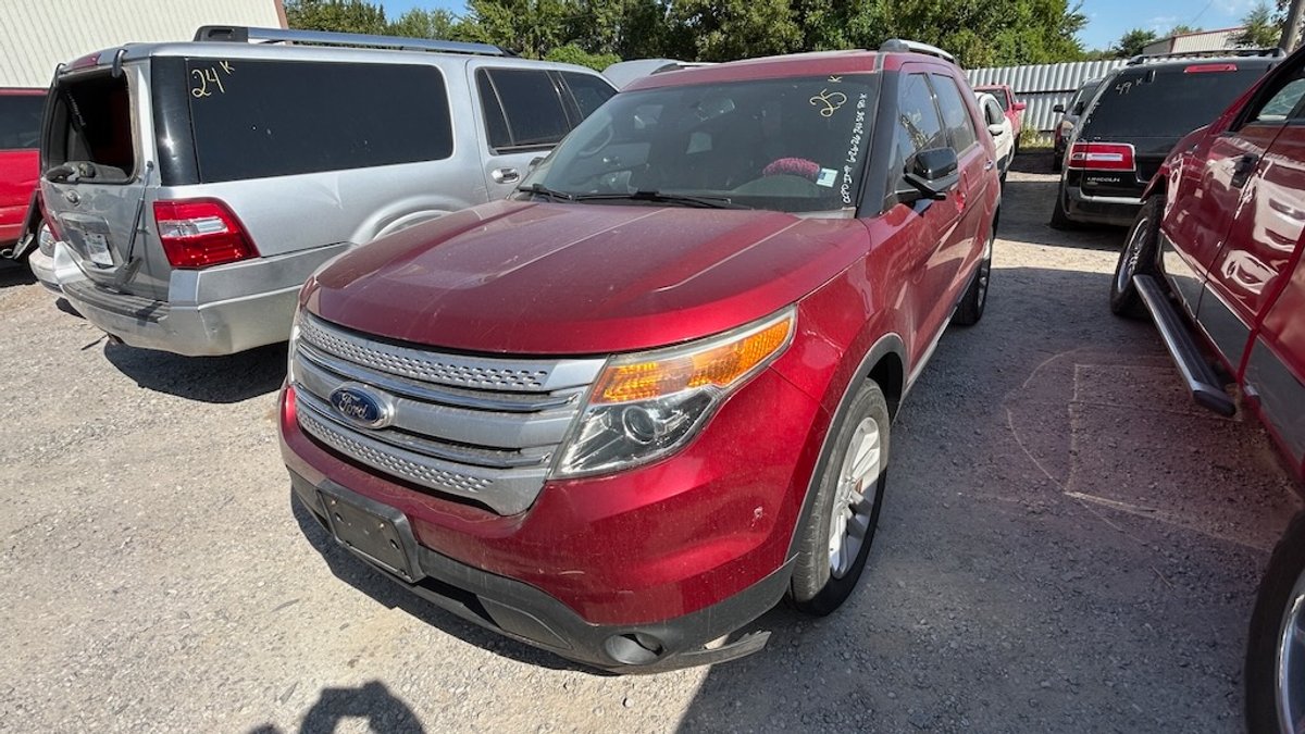 2015 FORD EXPLORER- W/ Key, Runs, & Drives