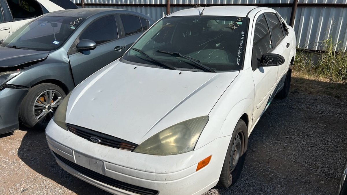 2004 FORD FOCUS- No Key