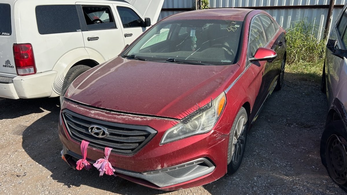 2015 HYUNDAI SONATA- W/ Key, Runs, & Drives