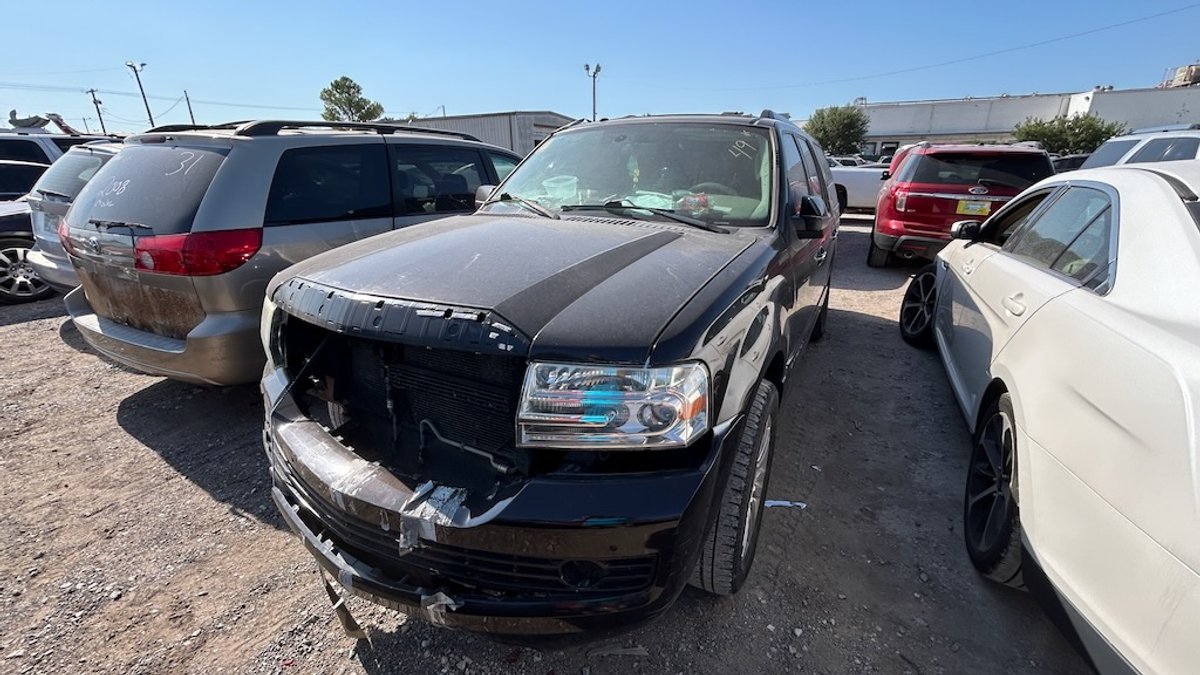 2013 LINCOLN NAVIGATOR- W/ Key, Runs, & Drives