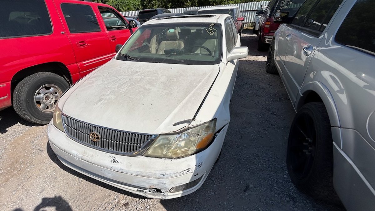 2000 TOYOTA AVALON- No Key