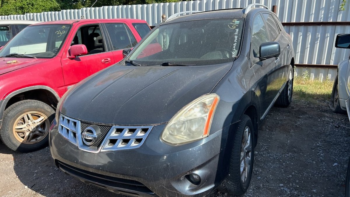 2013 NISSAN ROUGE- No Key