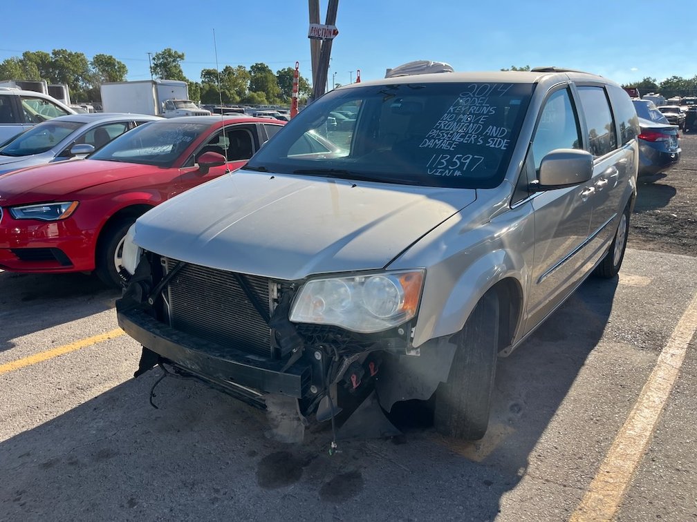 2014 Chrysler Town and Country- W/ Title, Key & Runs But Does Not Move