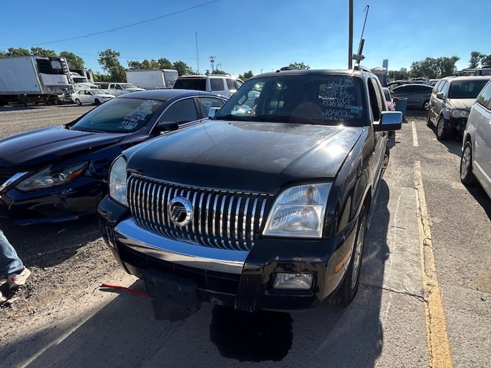 2008 Mercury Mountaineer- W/ Key & Runs But Does Not Move