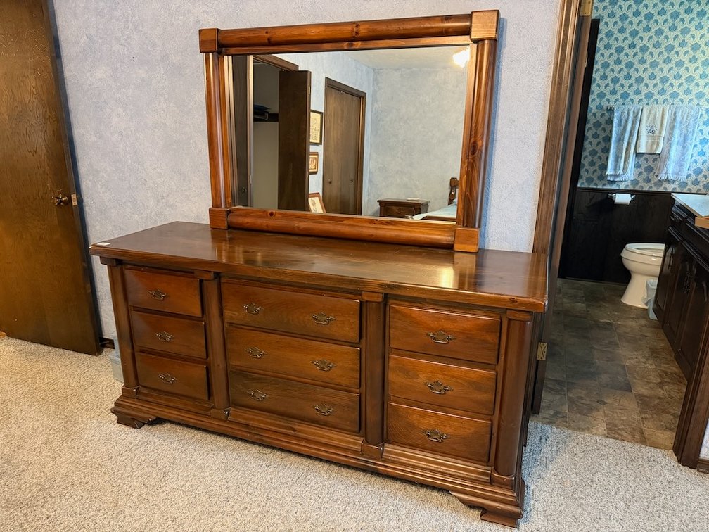 5-Pc. Solid Wood Queen Size Bedroom Suite