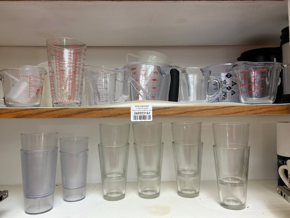 Lot of Glass & Plastic Drinkware & Measuring Cups