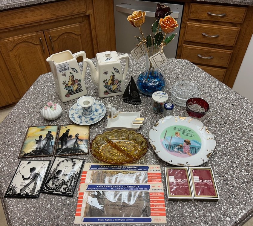 Large Lot of Vintage Items