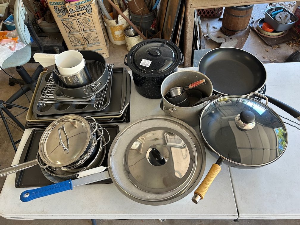 Large Lot of Pots & Pans