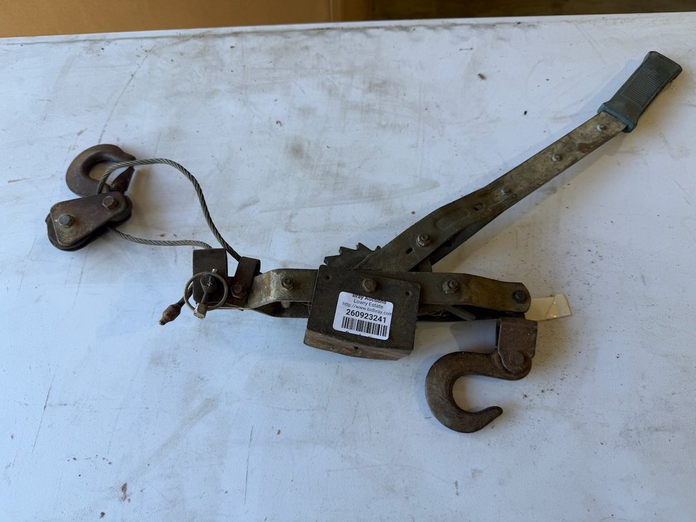 Come-Along Ratcheting Cable Hoist
