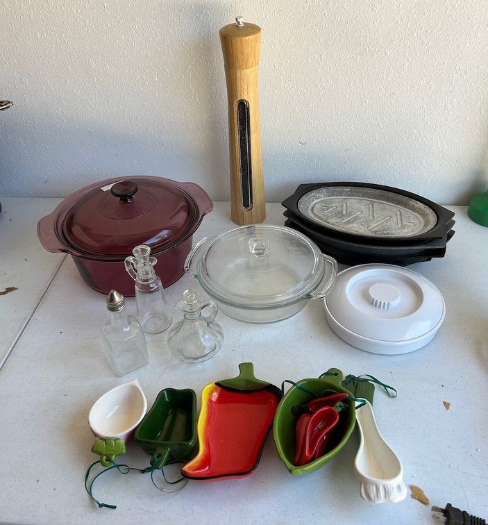 Misc. Lot of Fajita Cookware, Pepper & Veggie Measuring  Tools, Etc.