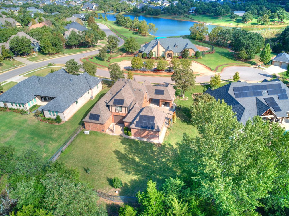 Image for Exceptional Luxury Living in Edmond's Prestigious Twin Bridges Addition
