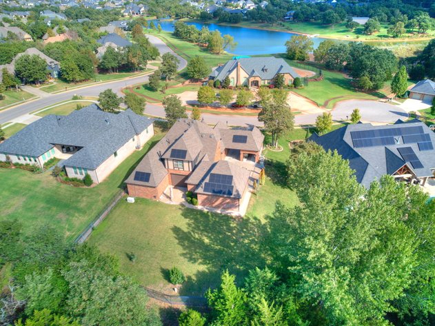 Image for Exceptional Luxury Living in Edmond's Prestigious Twin Bridges Addition