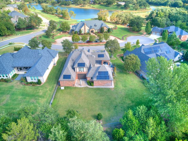 Image for Exceptional Luxury Living in Edmond's Prestigious Twin Bridges Addition