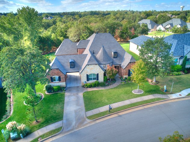 Image for Exceptional Luxury Living in Edmond's Prestigious Twin Bridges Addition