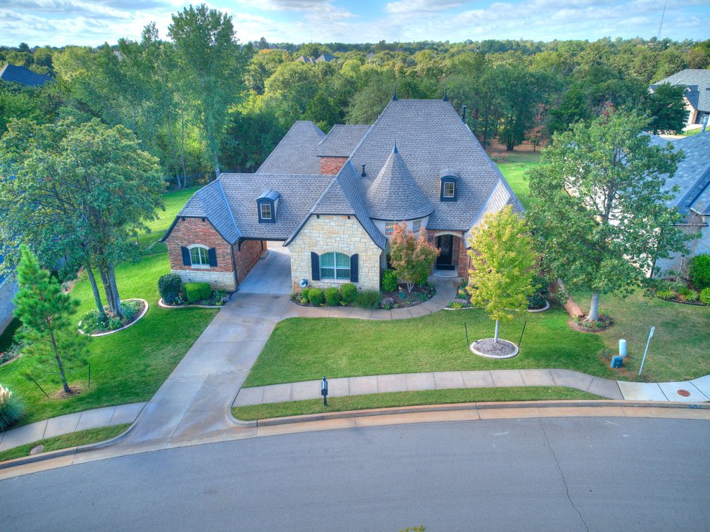 Image for Exceptional Luxury Living in Edmond's Prestigious Twin Bridges Addition
