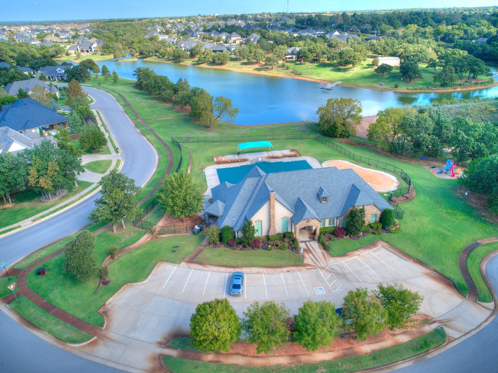 Image for Exceptional Luxury Living in Edmond's Prestigious Twin Bridges Addition