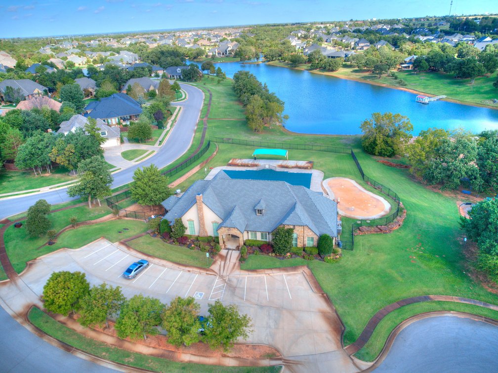 Image for Exceptional Luxury Living in Edmond's Prestigious Twin Bridges Addition