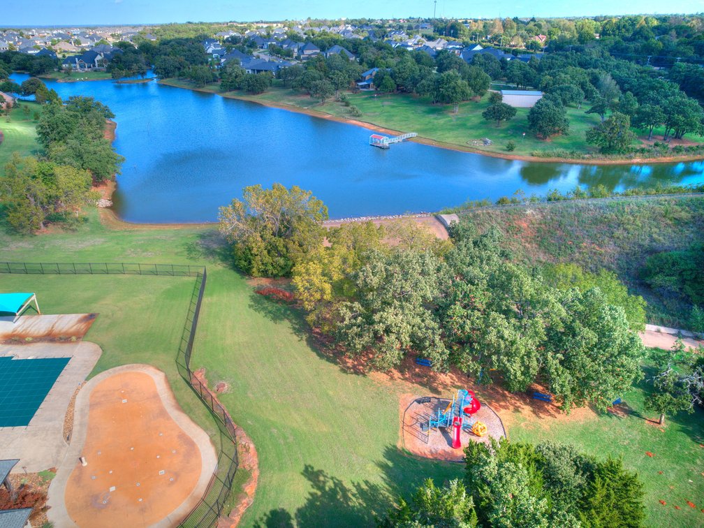 Image for Exceptional Luxury Living in Edmond's Prestigious Twin Bridges Addition