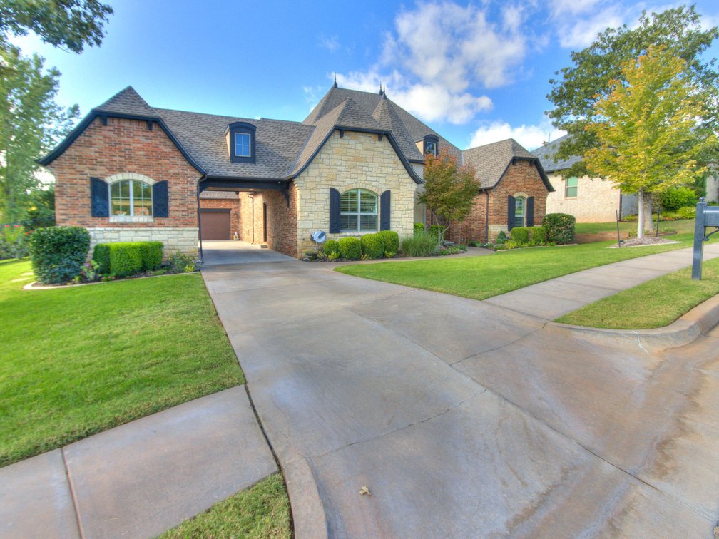 Image for Exceptional Luxury Living in Edmond's Prestigious Twin Bridges Addition
