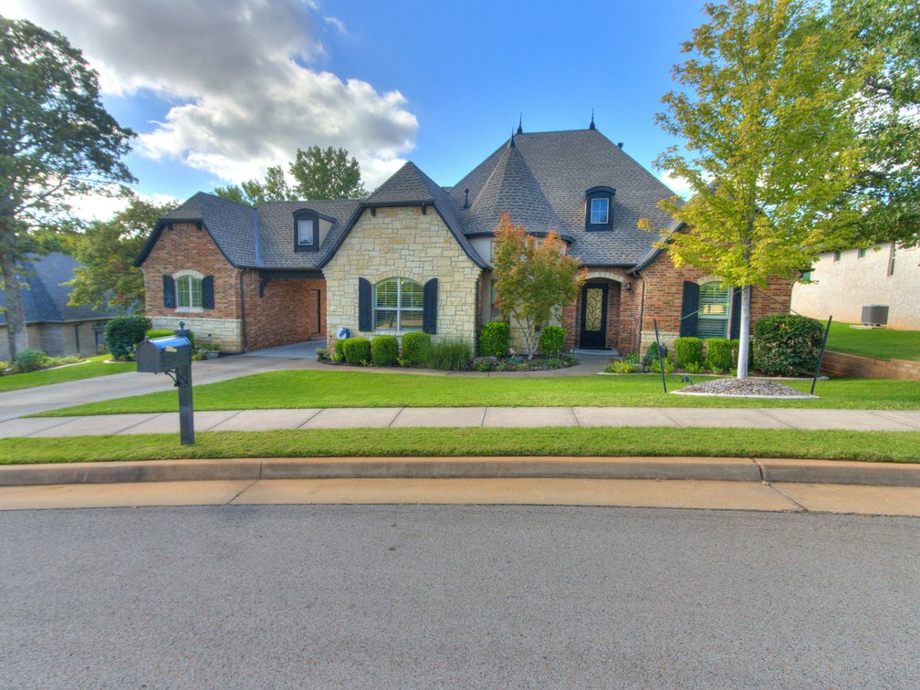 Image for Exceptional Luxury Living in Edmond's Prestigious Twin Bridges Addition