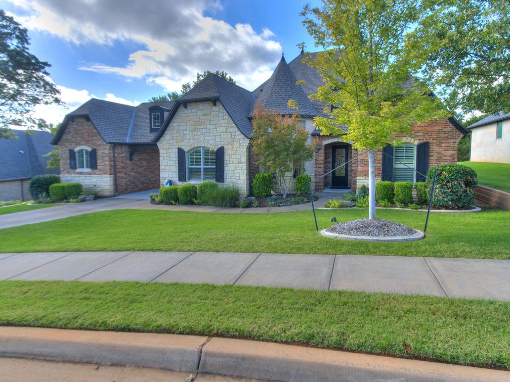 Image for Exceptional Luxury Living in Edmond's Prestigious Twin Bridges Addition