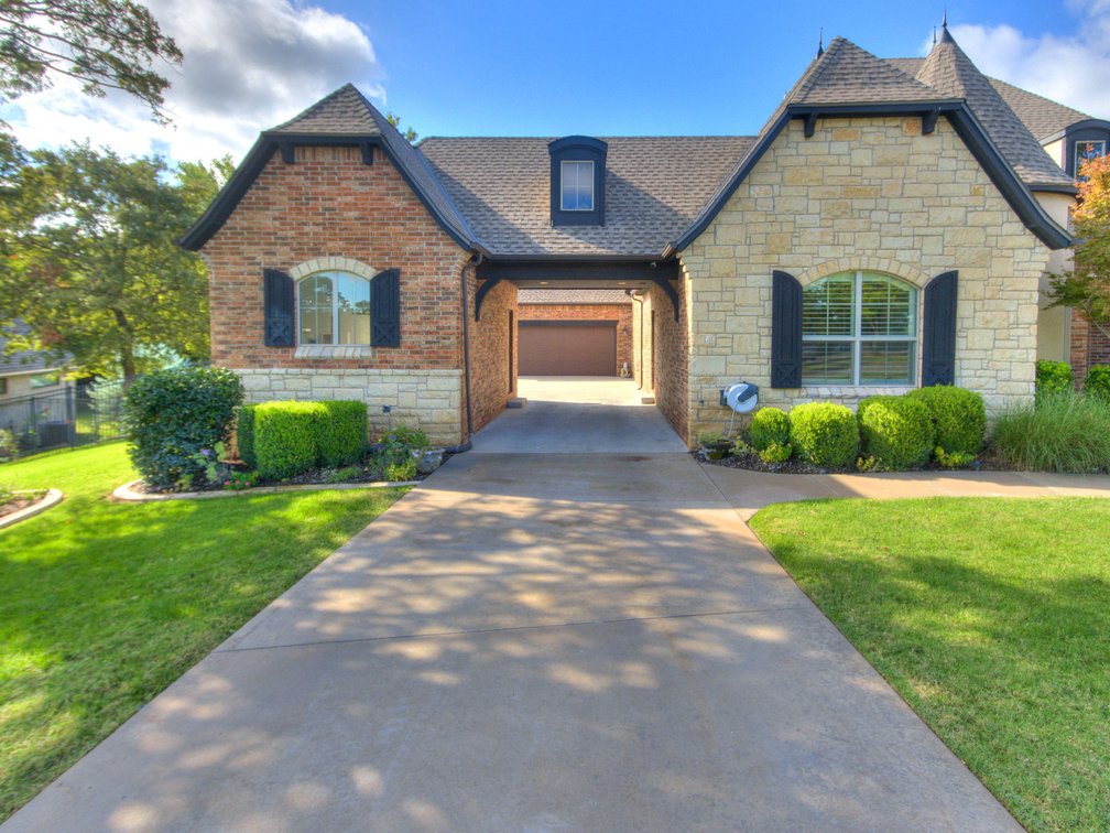 Image for Exceptional Luxury Living in Edmond's Prestigious Twin Bridges Addition