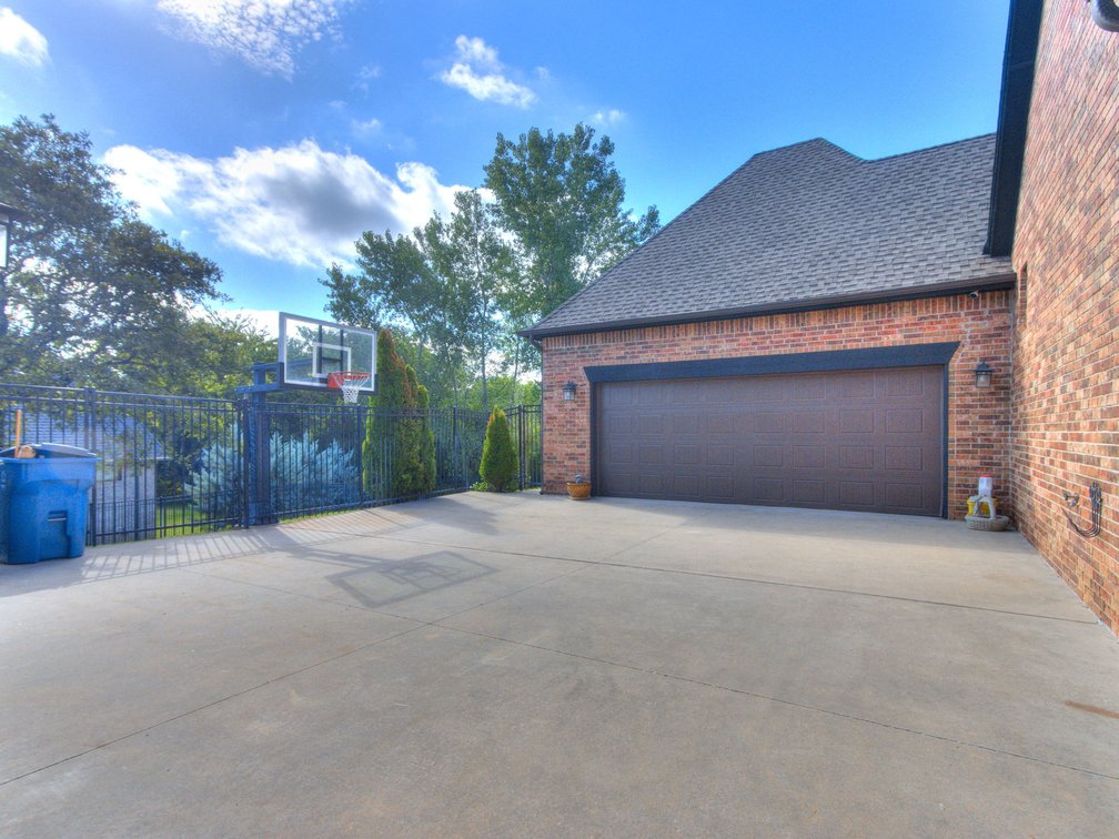 Image for Exceptional Luxury Living in Edmond's Prestigious Twin Bridges Addition