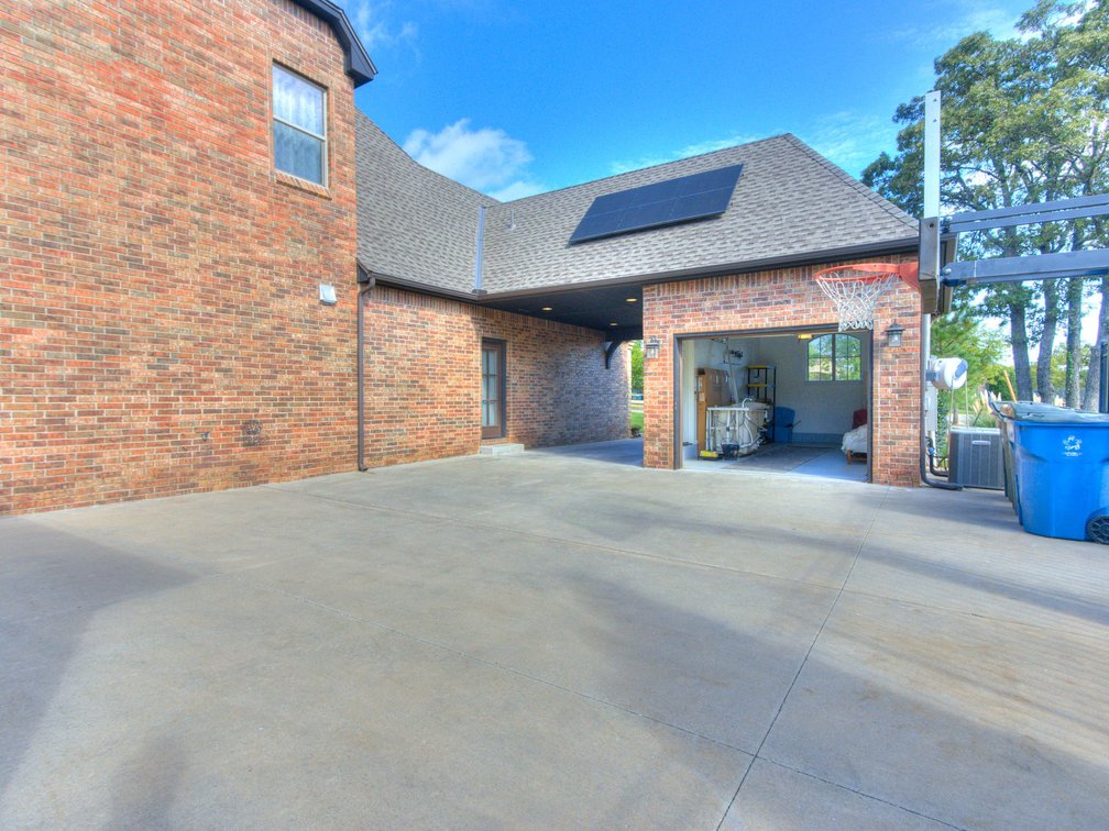 Image for Exceptional Luxury Living in Edmond's Prestigious Twin Bridges Addition