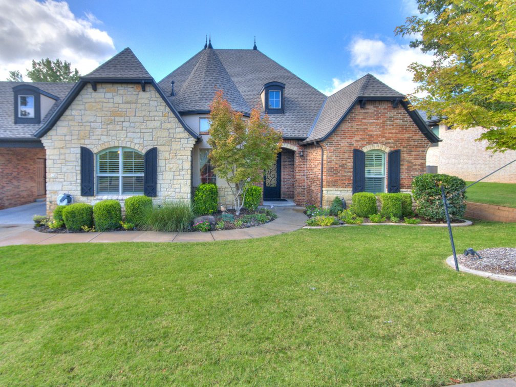 Image for Exceptional Luxury Living in Edmond's Prestigious Twin Bridges Addition