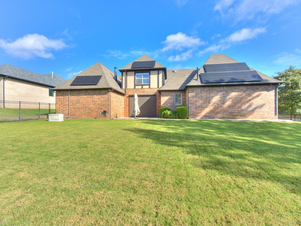 Image for Exceptional Luxury Living in Edmond's Prestigious Twin Bridges Addition