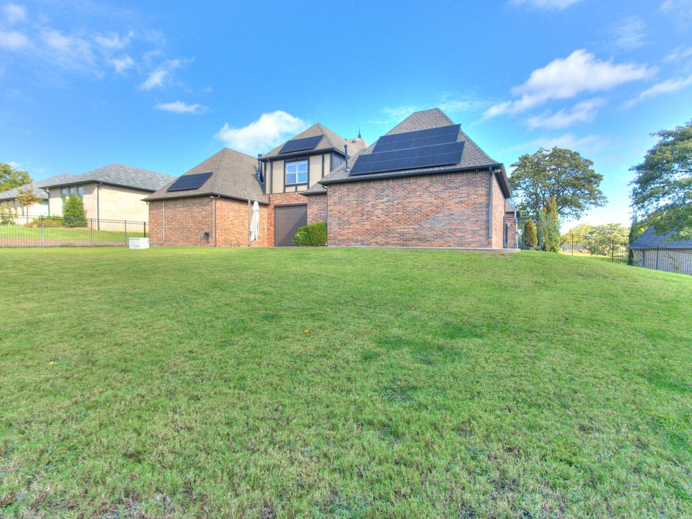 Image for Exceptional Luxury Living in Edmond's Prestigious Twin Bridges Addition