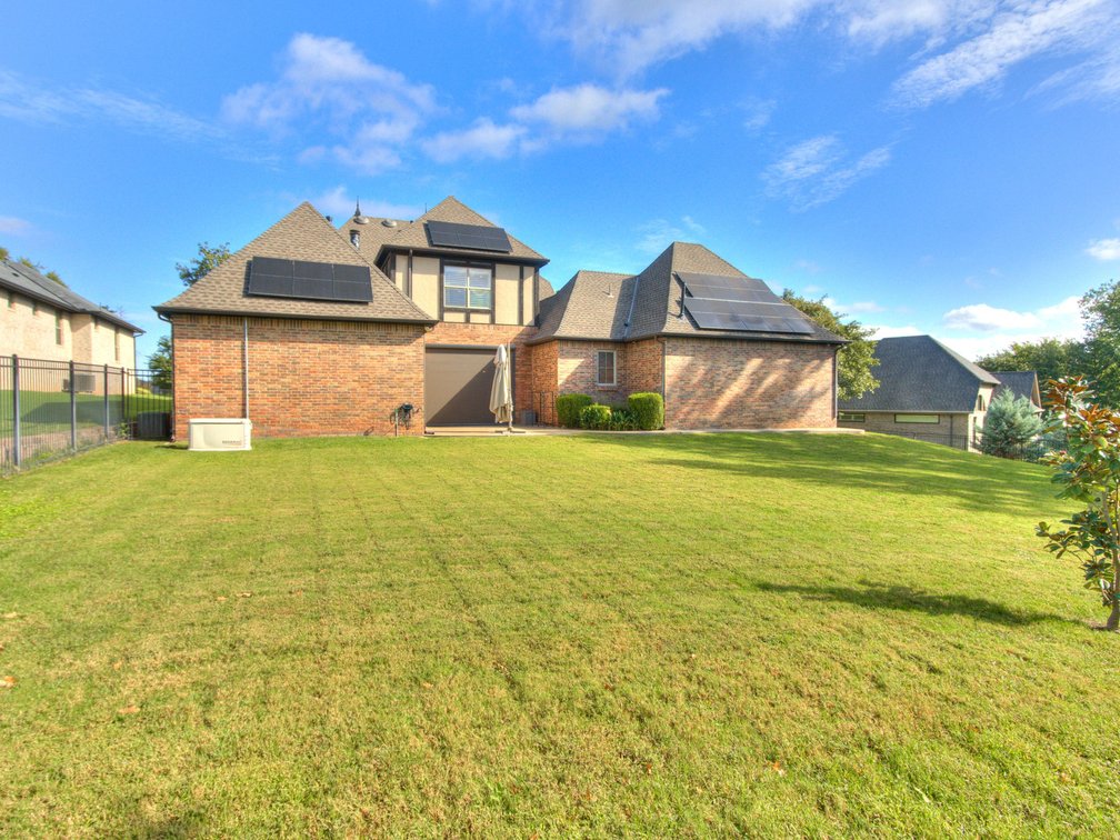Image for Exceptional Luxury Living in Edmond's Prestigious Twin Bridges Addition