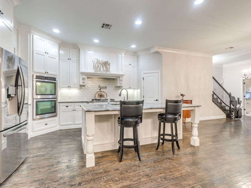 Image for Exceptional Luxury Living in Edmond's Prestigious Twin Bridges Addition