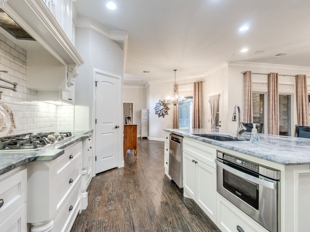 Image for Exceptional Luxury Living in Edmond's Prestigious Twin Bridges Addition