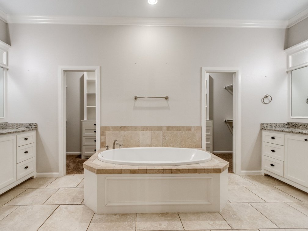 Image for Exceptional Luxury Living in Edmond's Prestigious Twin Bridges Addition