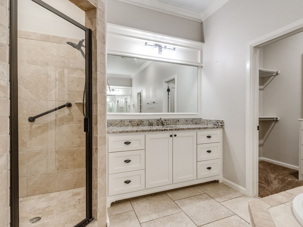 Image for Exceptional Luxury Living in Edmond's Prestigious Twin Bridges Addition