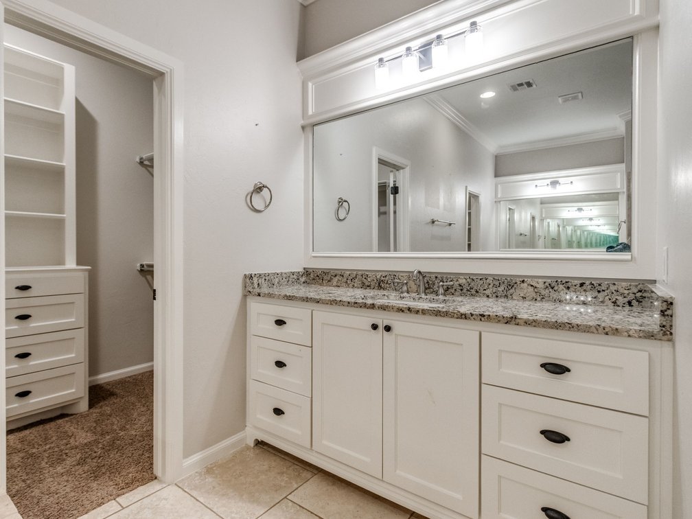 Image for Exceptional Luxury Living in Edmond's Prestigious Twin Bridges Addition