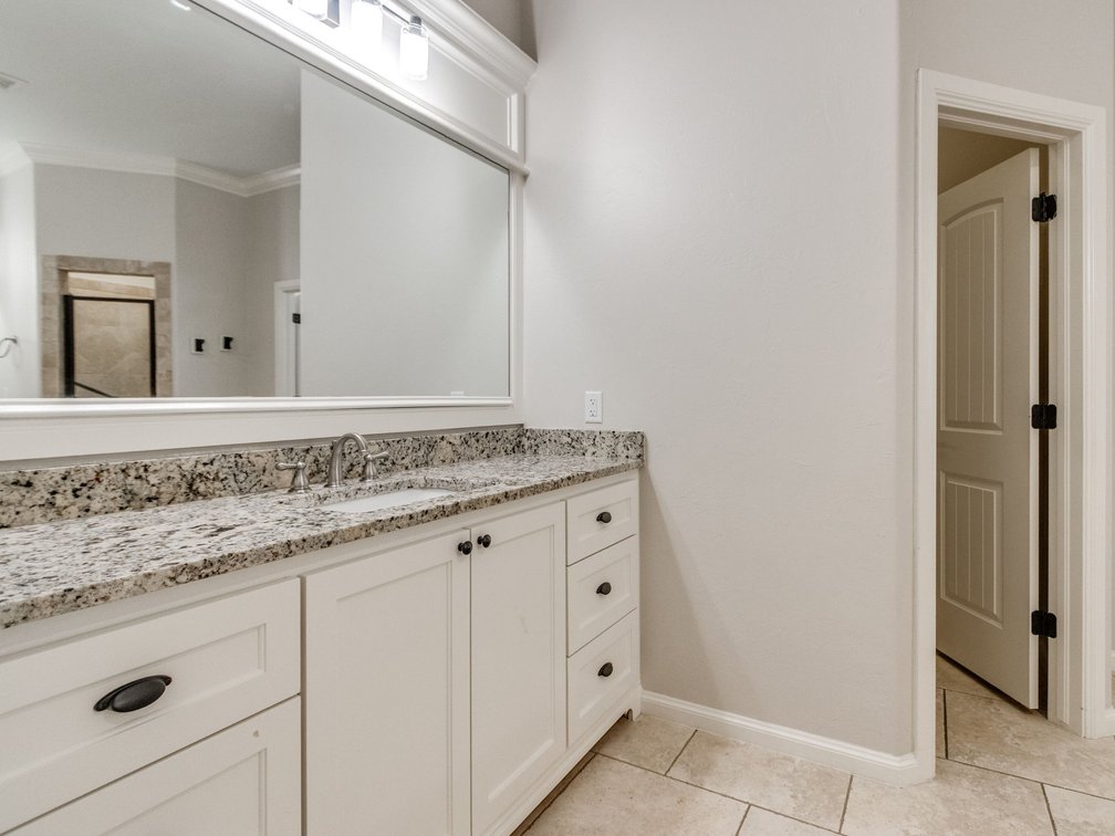 Image for Exceptional Luxury Living in Edmond's Prestigious Twin Bridges Addition