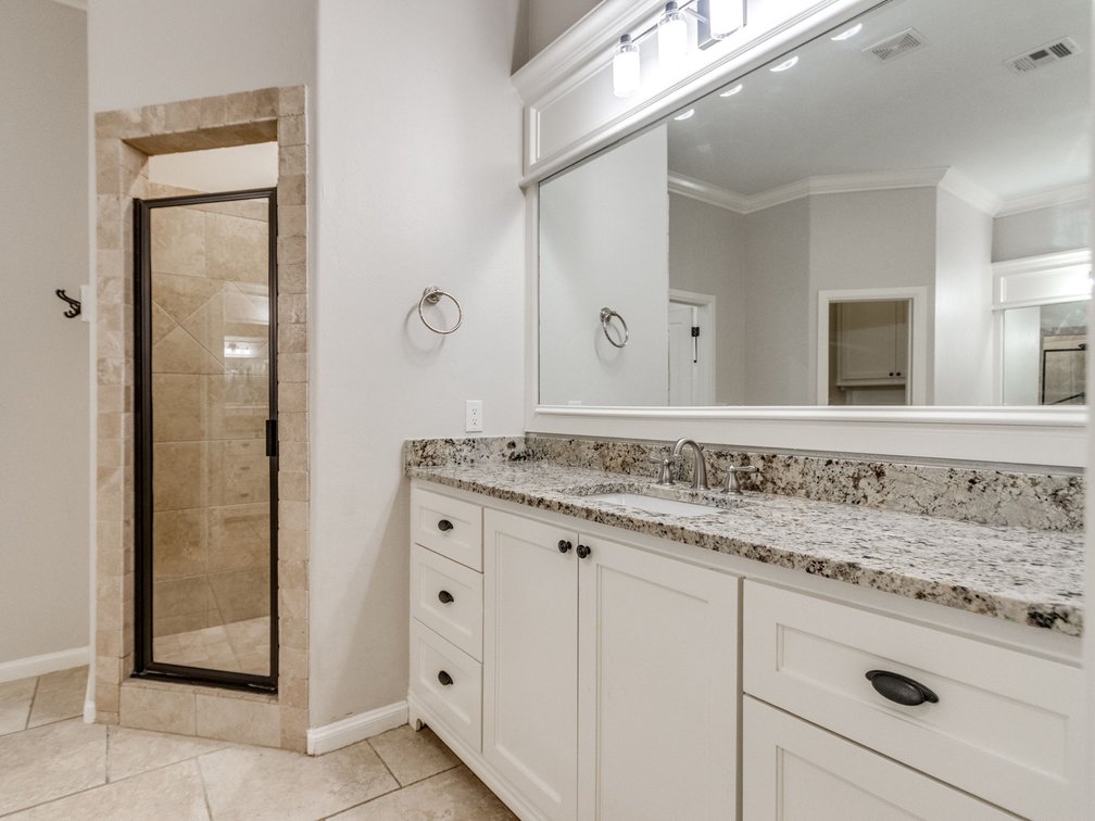 Image for Exceptional Luxury Living in Edmond's Prestigious Twin Bridges Addition