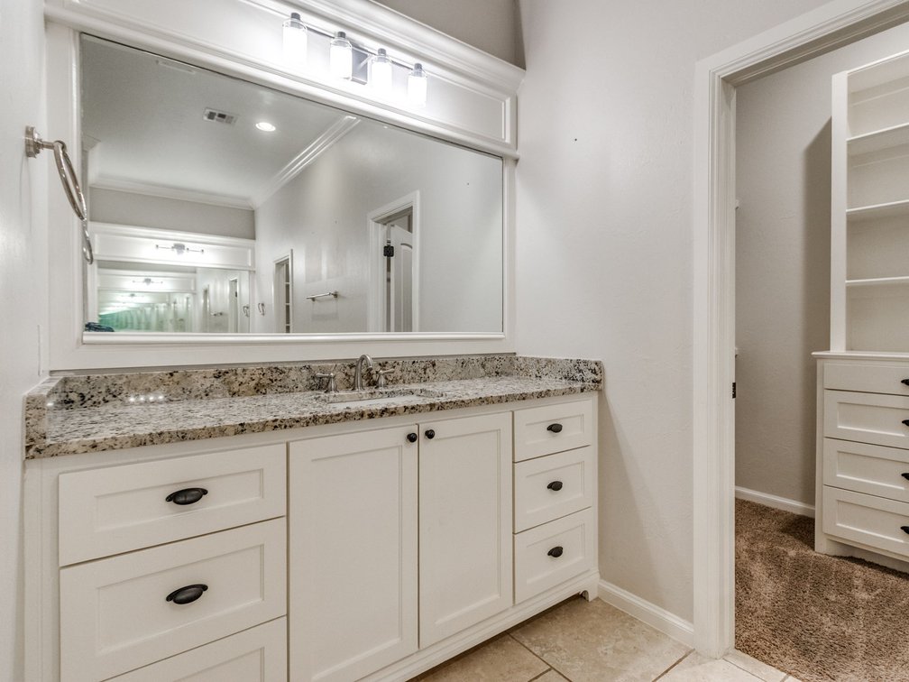 Image for Exceptional Luxury Living in Edmond's Prestigious Twin Bridges Addition