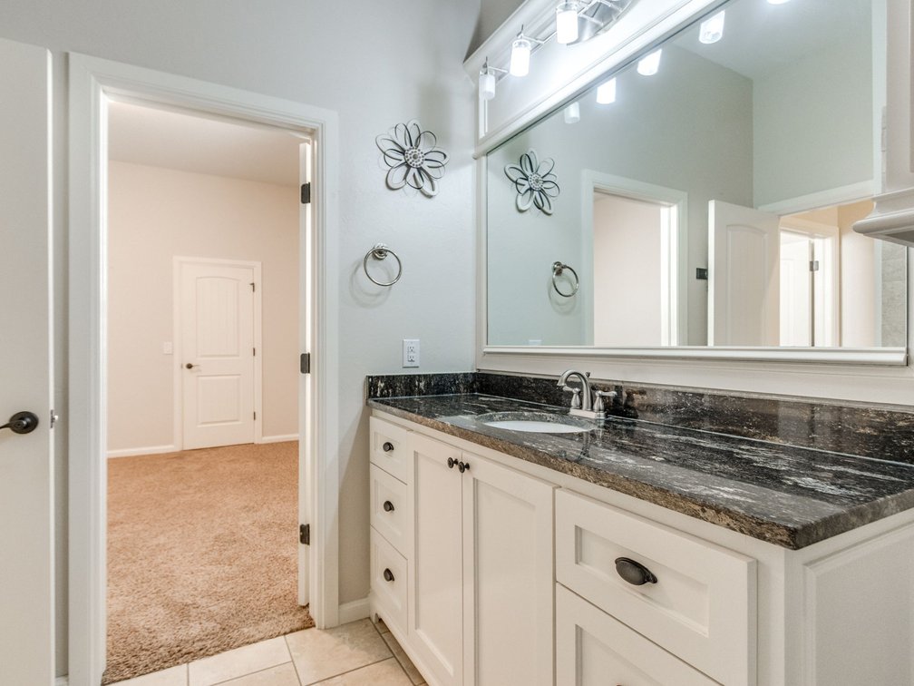 Image for Exceptional Luxury Living in Edmond's Prestigious Twin Bridges Addition