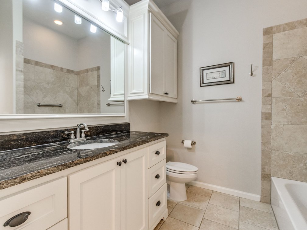 Image for Exceptional Luxury Living in Edmond's Prestigious Twin Bridges Addition