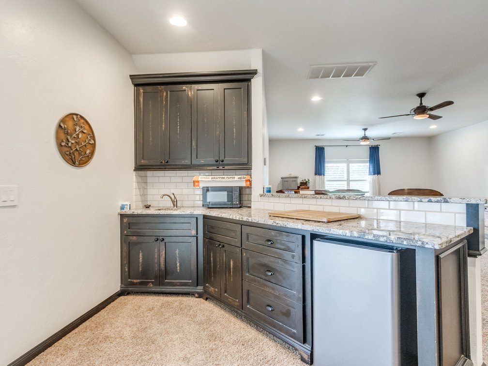 Image for Exceptional Luxury Living in Edmond's Prestigious Twin Bridges Addition