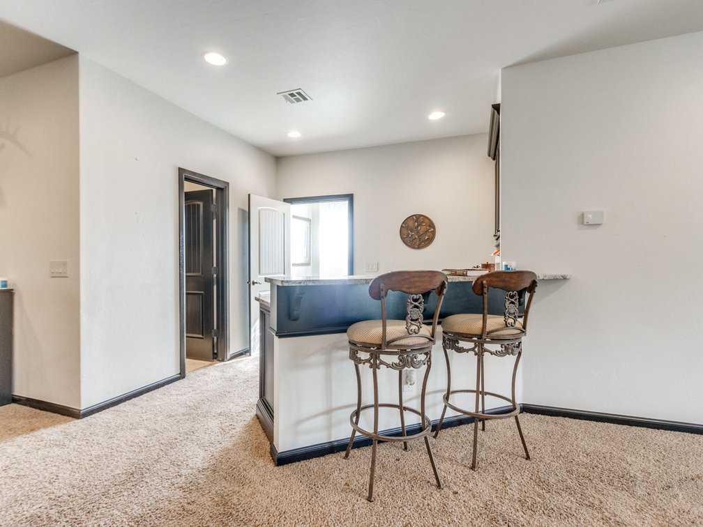 Image for Exceptional Luxury Living in Edmond's Prestigious Twin Bridges Addition