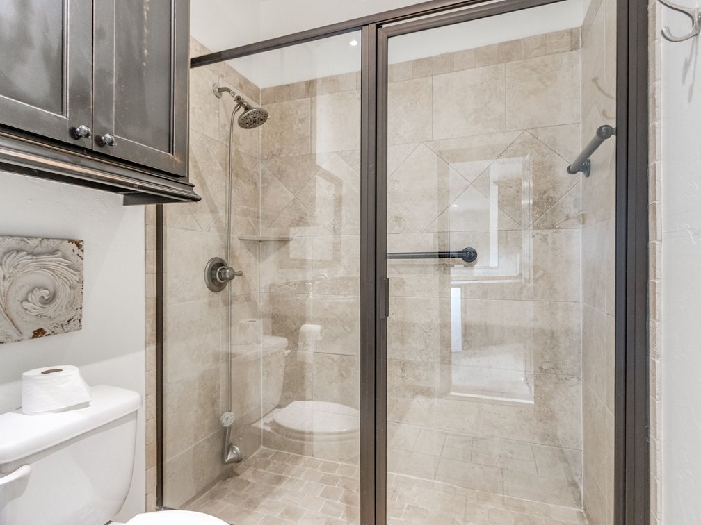 Image for Exceptional Luxury Living in Edmond's Prestigious Twin Bridges Addition