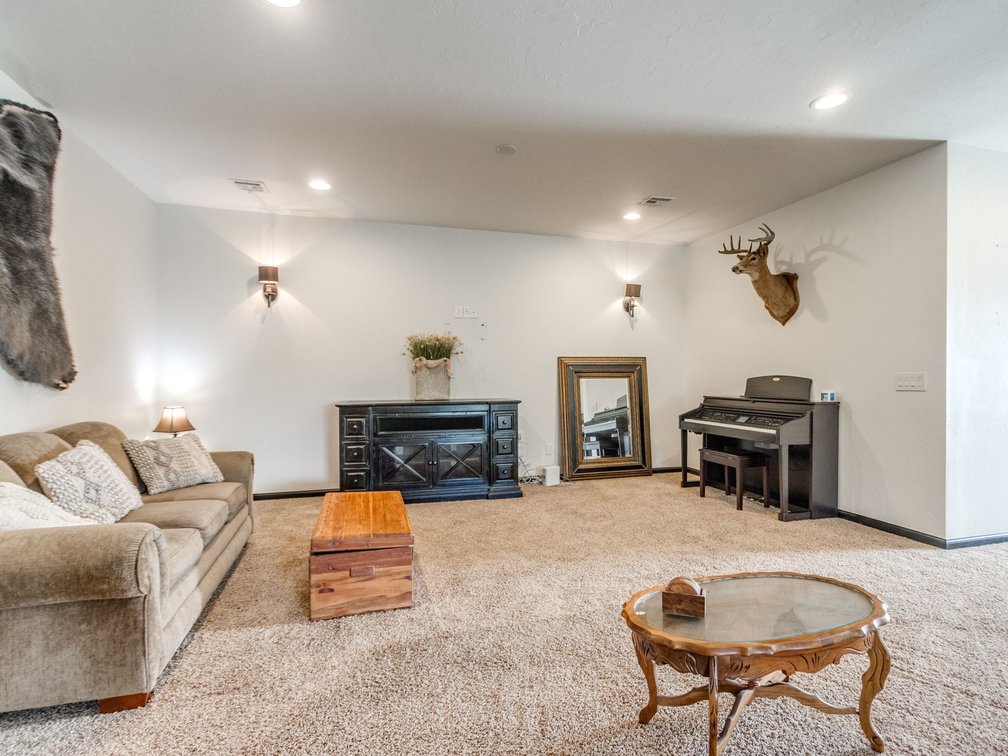 Image for Exceptional Luxury Living in Edmond's Prestigious Twin Bridges Addition