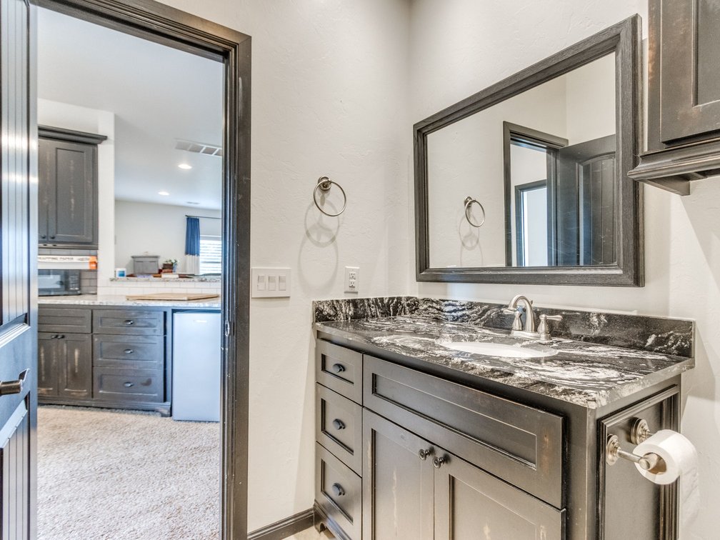 Image for Exceptional Luxury Living in Edmond's Prestigious Twin Bridges Addition