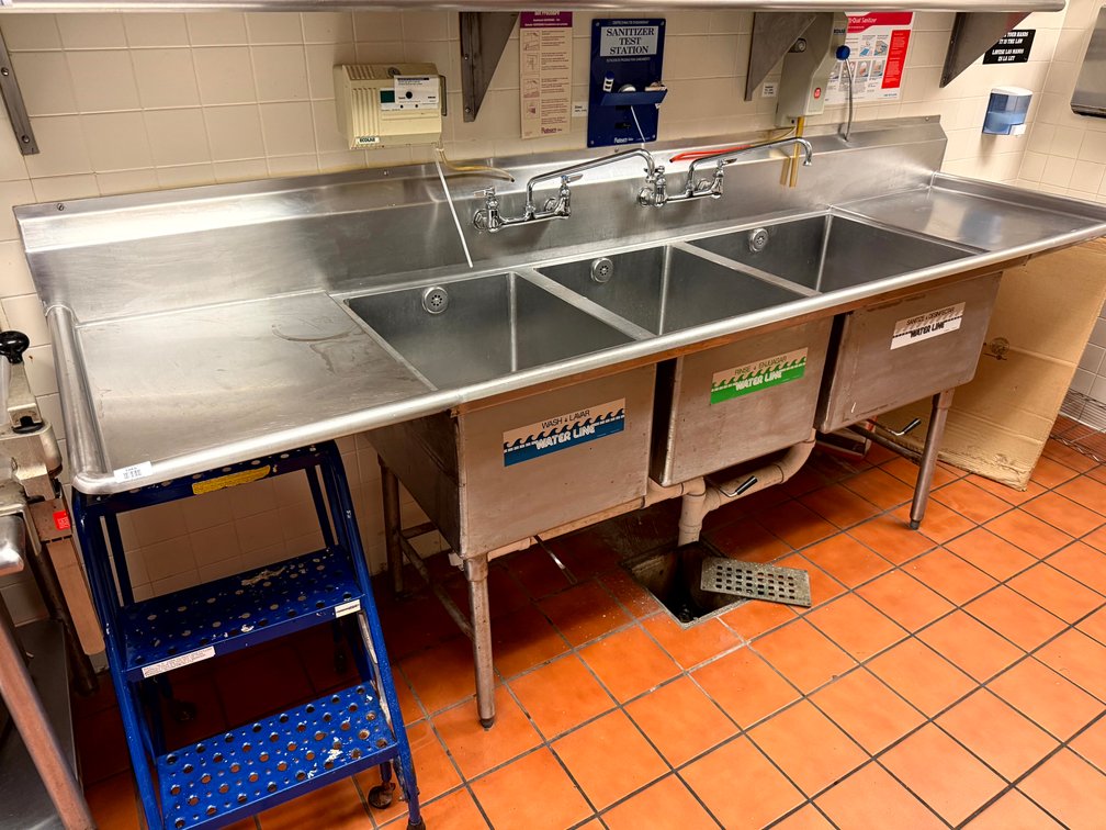 Commercial Stainless 3 Bay Sink w/ Double Faucet, Drain Boards & Lever Drains