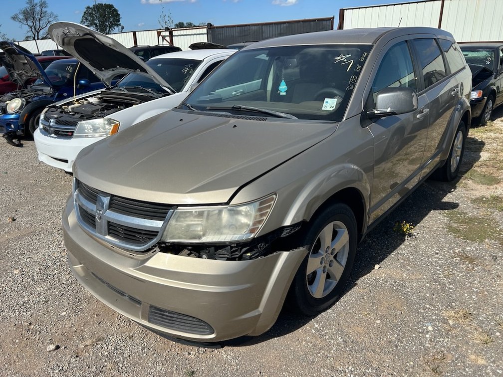 2009 DODGE JOURNEY- W/ Key, Runs & Pulls Rough