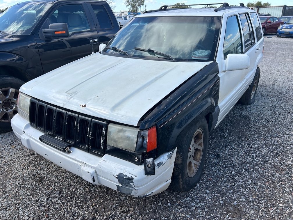 1996 JEEP CHEROKEE- W/ Key, Runs & Pulls